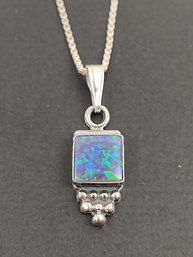 BEAUTIFUL STERLING SILVER OPAL PENDANT NECKLACE