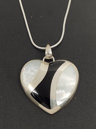 VINTAGE STERLING SILVER ONYX  MOTHER OF PEARL HEART PENDANT NECKLACE