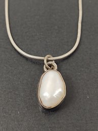 VINTAGE STERLING SILVER NECKLACE WITH NICE PEARL PENDANT
