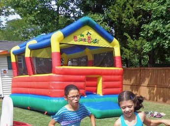 Bouncy House With Pump