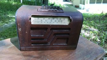 Antique Radio - Not Sure Of Working Condition