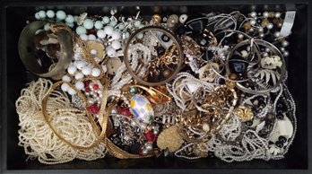 JUNK BROKEN TANGLED COSTUME JEWELRY LOT FOR CRAFTS OR REPURPOSE
