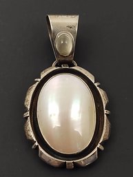 VINTAGE NATIVE AMERICAN STERLING SILVER MOTHER OF PEARL & MOONSTONE PENDANT