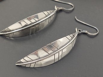 VINTAGE NATIVE AMERICAN STERLING SILVER FEATHER DANGLE EARRINGS