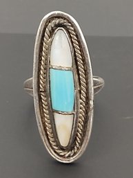 VINTAGE NATIVE AMERICAN STERLING SILVER MOTHER OF PEARL & TURQUOSIE INLAY RING