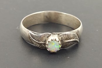 VINTAGE NATIVE AMERICAN STERLING SILVER OPAL RING
