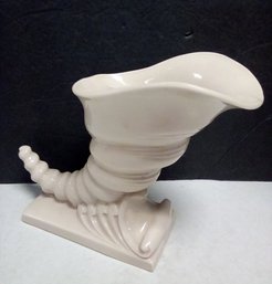 Vintage Cornucopia Freeman Made Horn Of Plenty In White Ceramic Planter    212/D4