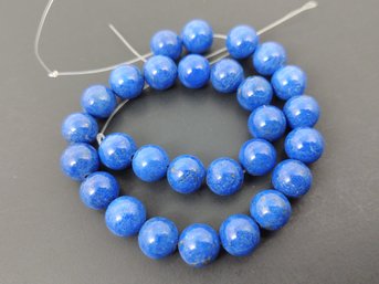 STRAND OF LOOSE ROUND LAPIS STONE BEADS