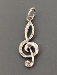 VINTAGE STERLING SILVER MUSIC NOTE CHARM FOR A CHARM BRACELET