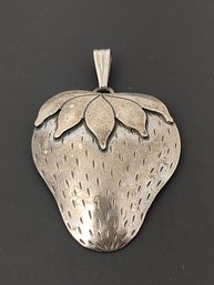 VINTAGE STERLING SILVER STRAWBERRY PENDANT