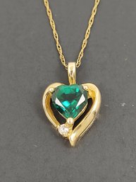 VINTAGE 10K GOLD GREEN CUBIC ZIRCONIA HEART PENDANT NECKLACE