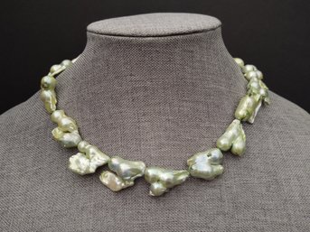 VINTAGE STERLING SILVER DYED GREEN BAROQUE PEARL NECKALCE