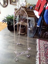 Distinguished Vintae Painted Metal Easel That Can Fold For Storage      212/CVBK