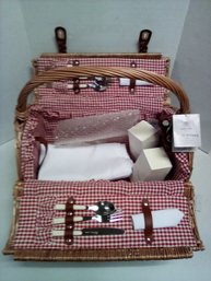 New Picnic Time Luxury  Willow Picnic Basket Barrel With Service For Two    RC/CVBK