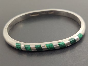 VINTAGE MEXICAN STERLING SILVER MALACHITE INLAY SMALL HINGED BANGLE BRACELET