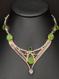 VINTAGE STERLING SILVER GREEN GLASS TRIBAL STYLE NECKLACE