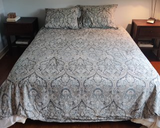 Beautiful Pottery Barn Jordan Blue And Gray Paisley Queen Duvet And Two Standard Shams.