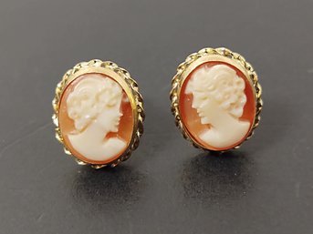 VINTAGE 14K GOLD NATURAL CARVED SHELL CAMEO STUD EARRINGS