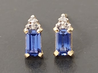 BEAUTIFUL SMALL 10K GOLD SAPPHIRE & DIAMOND STUD EARRINGS