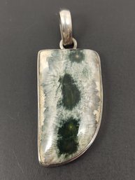 VINTAGE CHUNKY STERLING SILVER GREEN QUARTZ HARDSTONE PENDANT