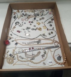 Great Assortment Of Jewelry Parts, Some Broken.  212 / D4