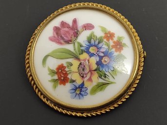 VINTAGE GOLD TONE FRAMED HAND PAINTED FRENCH LIMOGES FLOWERS BROOCH