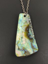 VINTAGE SILVER TONE CHAIN WITH A LARGE NATURAL ABALONE PENDANT NECKLACE