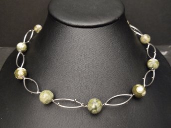 VINTAGE STERLING SILVER GREEN JASPER BEADED NECKLACE