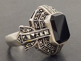 VINTAGE ART DECO STYLE STERLING SILVER ONYX & MARCASITE RING