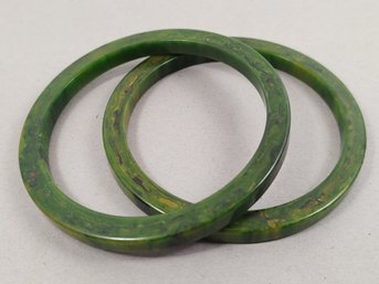 2 VINTGE GREEN W/ YELLOW SWIRL BAKELITE BANGLE BRACELETS