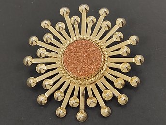 VINTAGE MID CENTURY STARBURST GOLDSTONE BROOCH