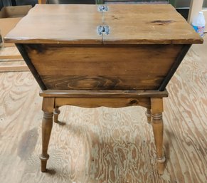 Vintage Ethan Allen Lift- Top End Table With Turned Legs                       212 /CVBK