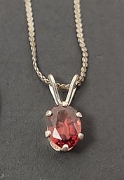 VINTAGE SMALL STERLING SILVER GARNET PENDANT NECKLACE