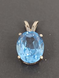 BEAUTIFUL STERLING SILVER BLUE TOPAZ PENDANT