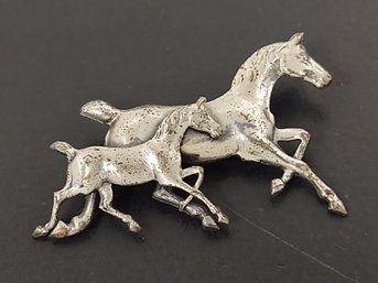 VINTAGE STERLING SILVER HORSES MARE & FOAL EQUESTRIAN PIN BROOCH