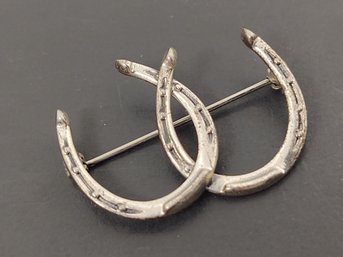 VINTAGE STERLING SILVER DOUBLE HORSESHOE EQUESTRIAN PIN BROOCH