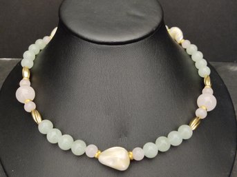 VINTAGE JADE & MOTHER OF PEARL BEADED NECKLACE