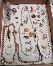 Jewelry & Craft Materials - Earrings, Pins, Necklaces, Pendants Make Up A Fine Lot  PW/E4