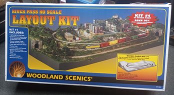 X- Large Box Of River Pass HO Scale Train Layout Kit From Woodland Scenics              MR /CAV .