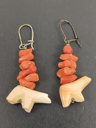 VINTAGE NATIVE AMERICAN STERLING SILVER CORAL & CARVED CONCH SHELL BEAR FETISH EARRINGS