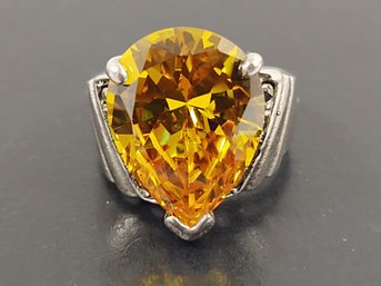 STUNNING STERLING SILVER CITRINE & MARCASITE RING