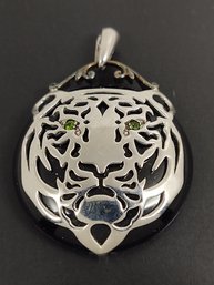 VINTAGE STERLING SILVER ONYX TIGER PENDANT W/ EMERALD JEWELED EYES