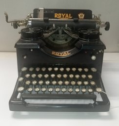 Beautiful Antique Typewriter Great Shape And It Works Circa 1940s    Bry / C2