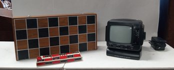 Nice Mini Television With Am/ Fm Radio ,and Checker Board With Checkers John B/ D4