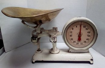 Vintage Metal Scale By Penn Scale Mfg. Co., Philadelphia, PA With Brass Pan. LizS/UndTabl1