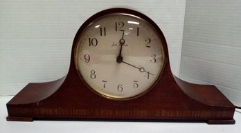 Seth Thomas Vintage Mantle Electric Clock In Wood Cabinet        RC/E5