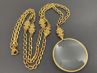 VINTAGE SIGNED ACCESSOCRAFT NYC GOLD TONE MAGNIFYING GLAS PENDANT NECKLACE