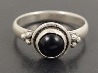 VINTAGE STERLING SILVER ONYX RING