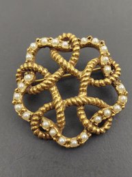 VINTAGE TWISTED ROPE FAUX PEARLS BROOCH