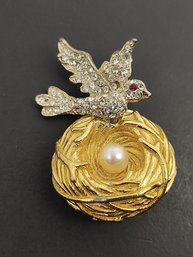 VINTAGE FAUX PEARL RHINESTONE BIRD AND EGG IN NEST BROOCH